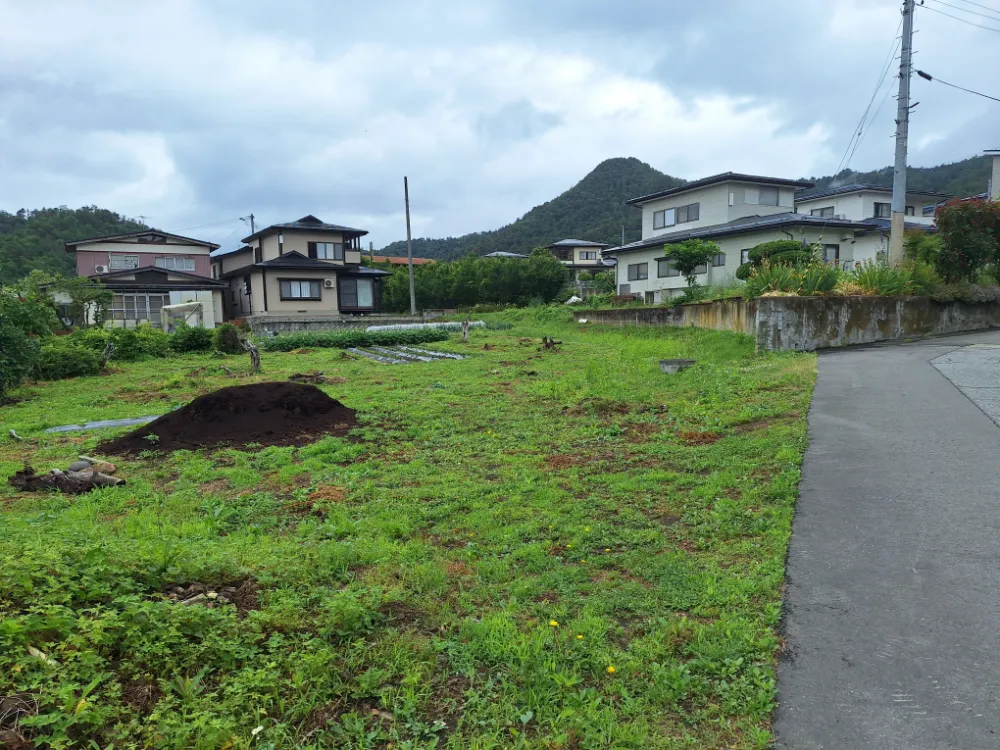 周囲は閑静な住宅街、南向きで陽当たり良し