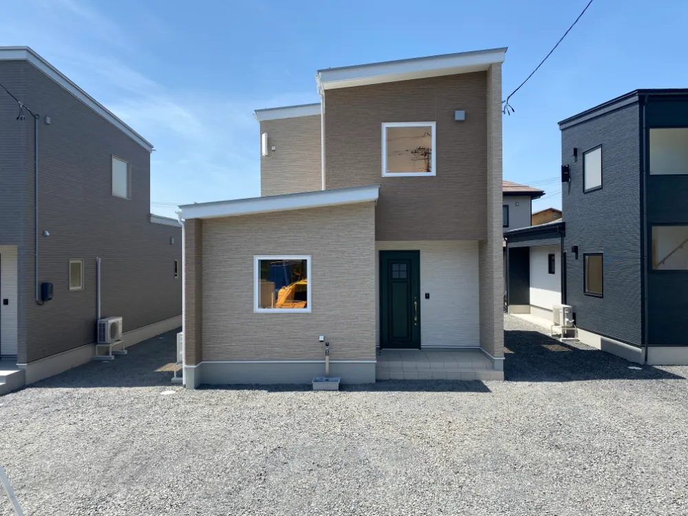 land image 1