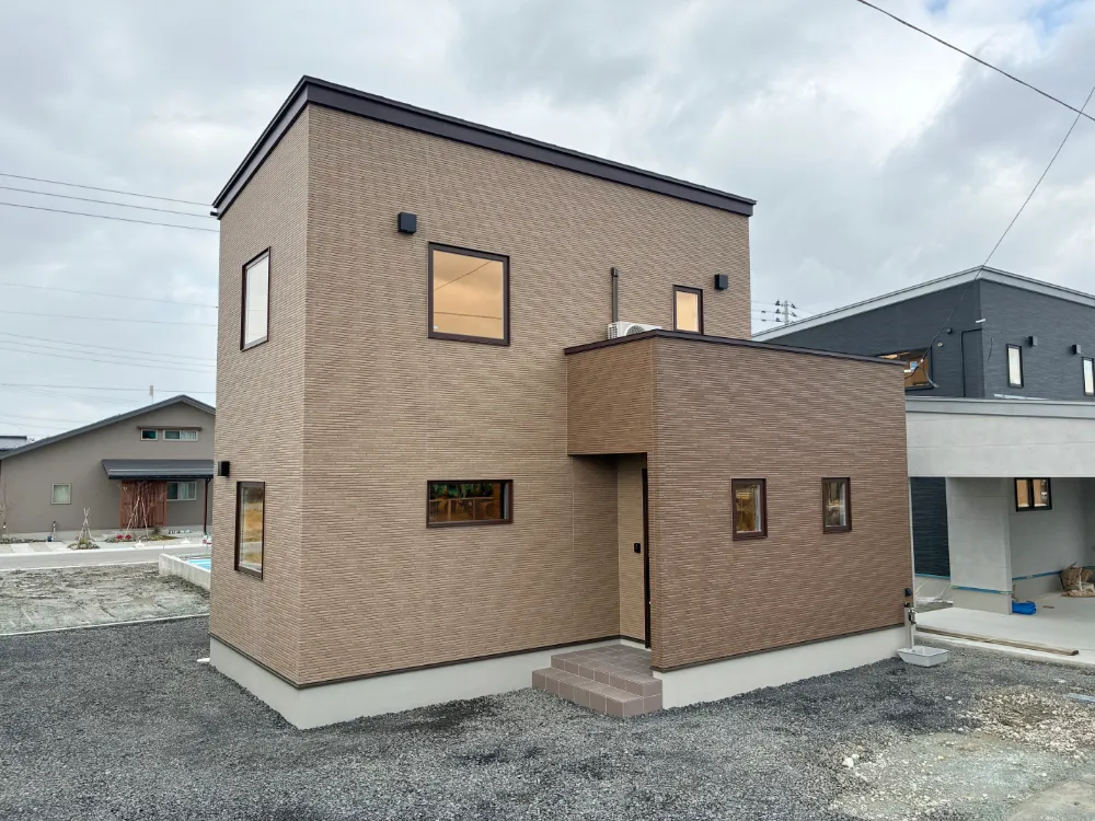 land image 1